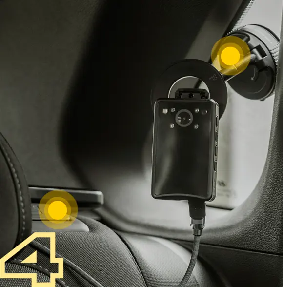 Colocar la cámara de vigilancia para coche CarVig en el parabrisas del vehículo